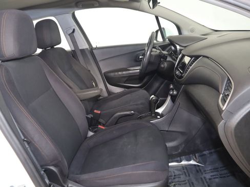 Used 2019 Chevrolet Trax LS AWD/4WD image 8