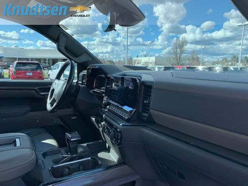 Used 2022 Chevrolet Silverado 1500 ZR2 w/ Technology Package image 13