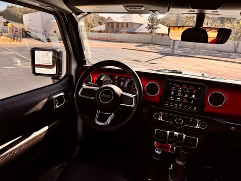 Used 2022 Jeep Wrangler Unlimited Rubicon image 25