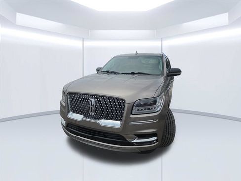 Used 2019 Lincoln Navigator L Select RWD image 2