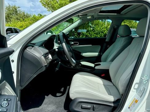 New 2025 Acura Integra image 8