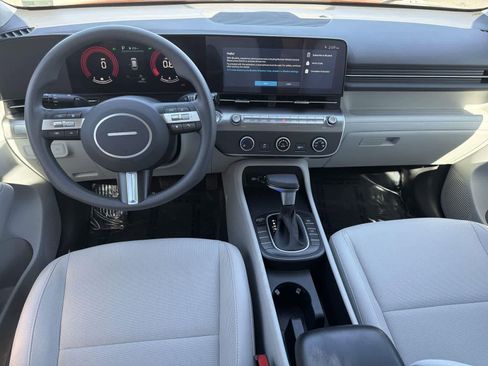 Used 2024 Hyundai Kona SE image 9