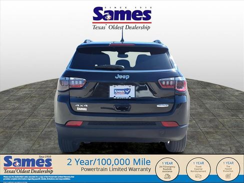Used 2024 Jeep Compass Latitude image 8