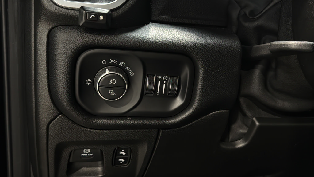 Used 2019 RAM 1500 Big Horn AWD/4WD image 36