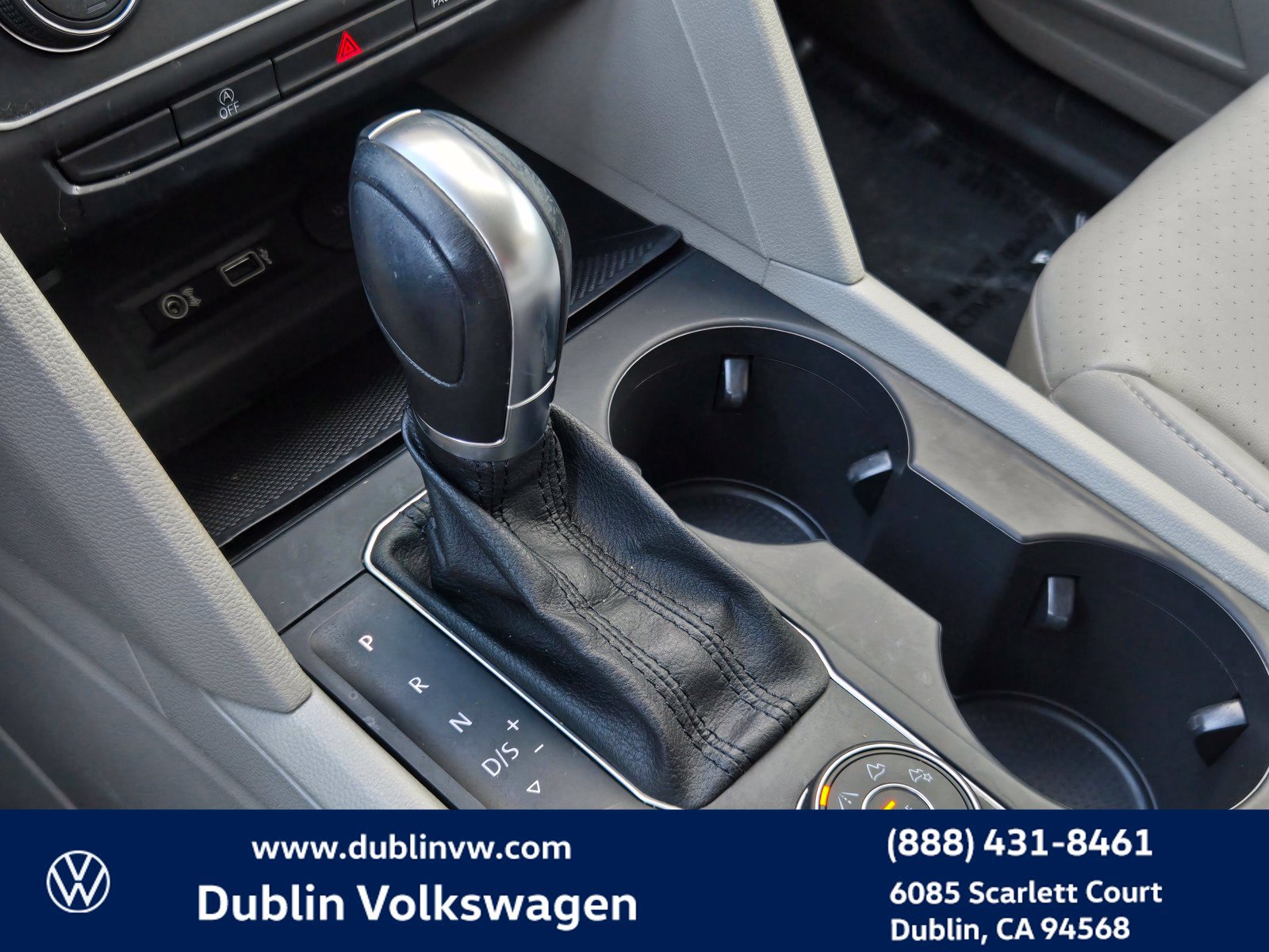 Used 2018 Volkswagen Atlas SE w/ R-Line Package AWD/4WD image 16