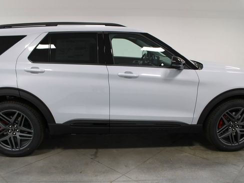 New 2026 Ford Explorer ST AWD/4WD image 10