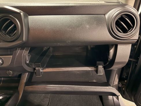 Used 2019 Toyota Tacoma SR w/ SR Convenience Package image 28