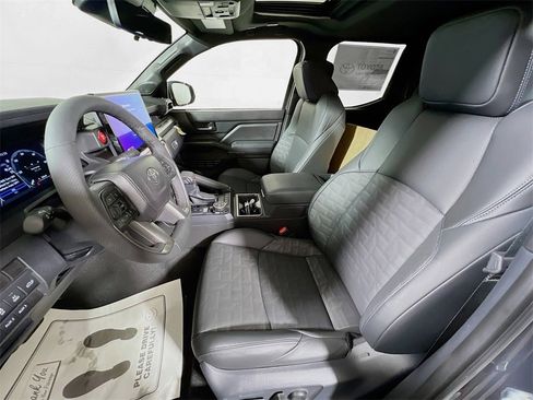 Certified 2025 Toyota Tacoma TRD Off-Road w/ TRD Off Road Premium Package image 19