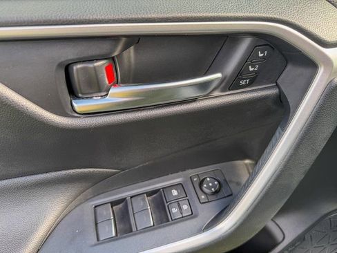 Used 2023 Toyota RAV4 XLE Premium image 30