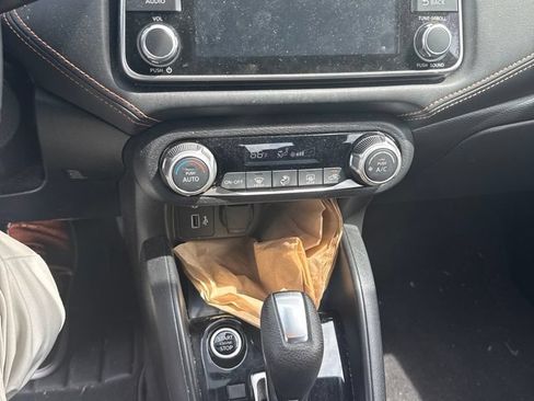 Used 2022 Nissan Versa SR FWD image 2