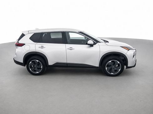 Used 2025 Nissan Rogue SV FWD image 4