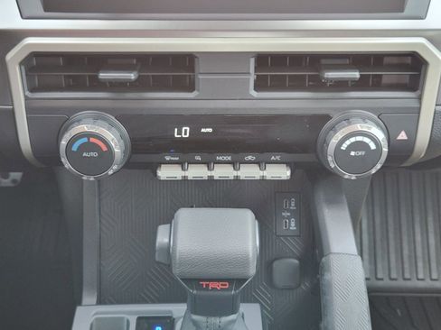 Used 2025 Toyota Tacoma TRD Sport AWD/4WD image 20