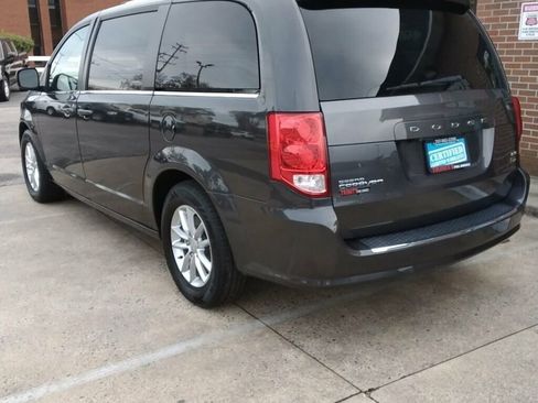 Used 2019 Dodge Grand Caravan SXT image 2