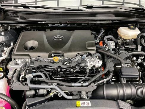 Used 2025 Toyota Camry SE image 9