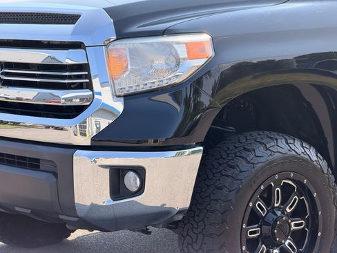 Used 2017 Toyota Tundra SR5 AWD/4WD image 8