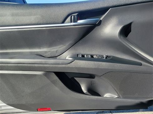 Used 2020 Toyota Camry SE image 18