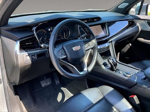Used 2025 Cadillac XT6 Premium Luxury AWD/4WD image 13