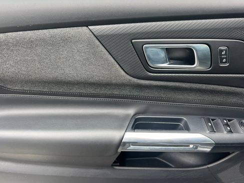 Used 2025 Ford Mustang Convertible RWD image 17