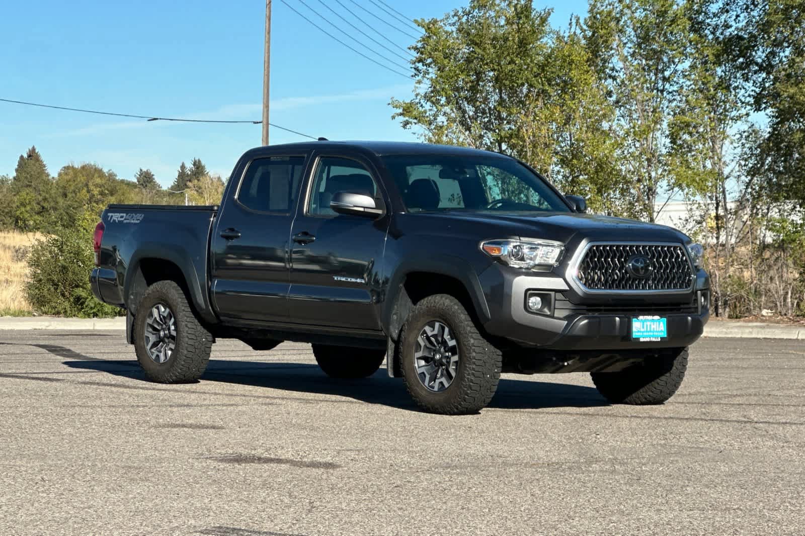 Used 2018 Toyota Tacoma TRD Off-Road w/ Technology Package AWD/4WD image 9