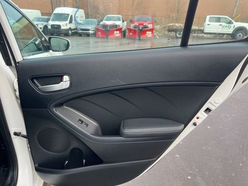 Used 2017 Kia Forte LX image 12