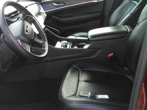 Used 2024 Jeep Grand Cherokee Limited 4xe AWD/4WD image 3
