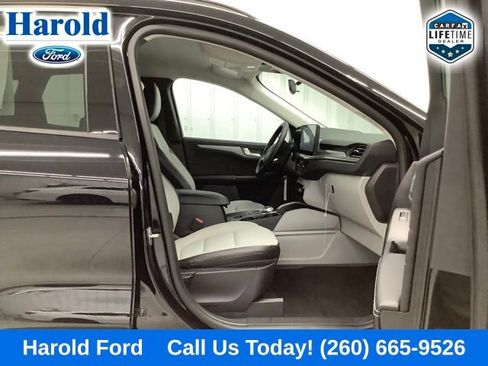 Used 2024 Ford Escape SE FWD image 12