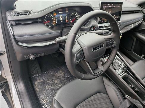 New 2026 Jeep Compass Latitude image 3