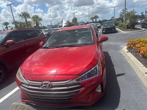 Used 2020 Hyundai Elantra SEL w/ Cargo Package (C1) FWD image 2