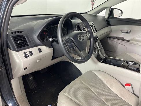 Used 2013 Toyota Venza LE image 2