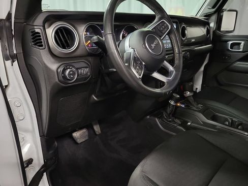 Used 2020 Jeep Gladiator Overland AWD/4WD image 21