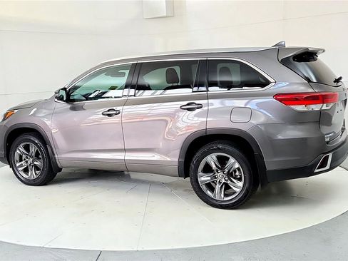 Used 2017 Toyota Highlander Limited Platinum image 5