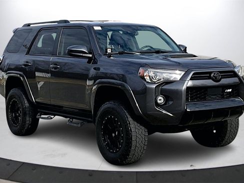 Used 2022 Toyota 4Runner TRD Off-Road image 2