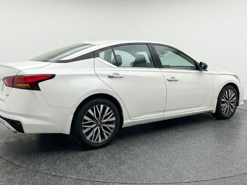 Used 2025 Nissan Altima 2.5 SV FWD image 9