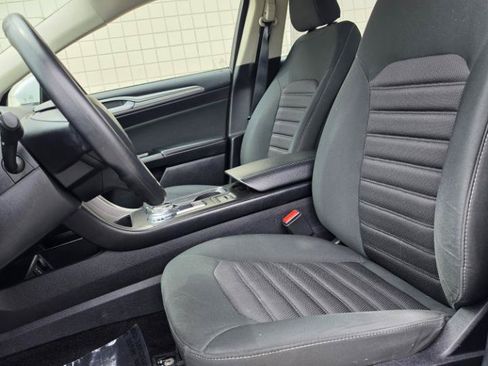 Used 2017 Ford Fusion SE FWD image 11