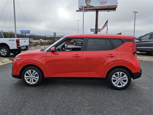 Used 2022 Kia Soul LX image 4