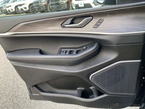 New 2026 Jeep Grand Cherokee Limited image 16