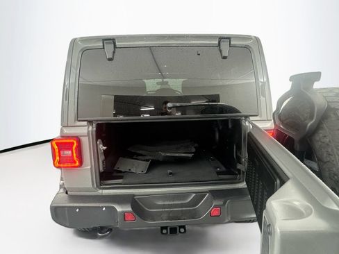 Used 2022 Jeep Wrangler Unlimited Sahara AWD/4WD image 23