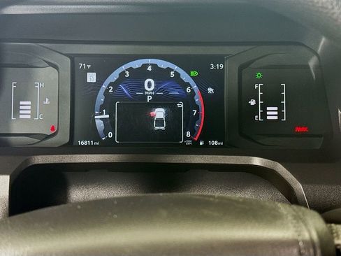 Used 2025 Toyota Tacoma SR5 AWD/4WD image 13