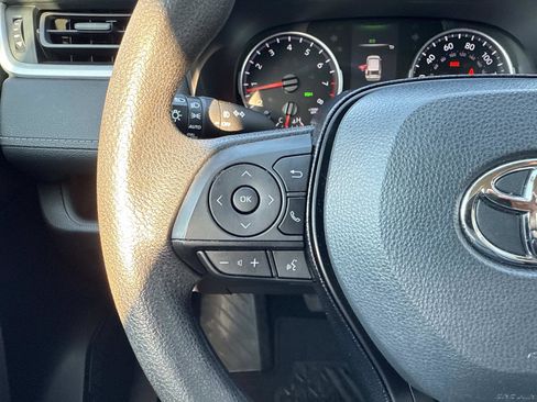 Used 2021 Toyota RAV4 XLE image 15