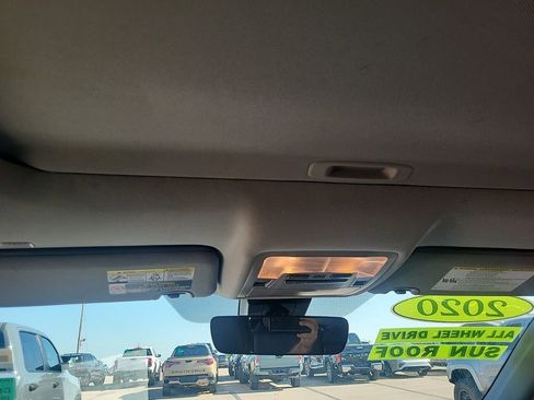 Used 2019 Toyota Highlander XLE image 4