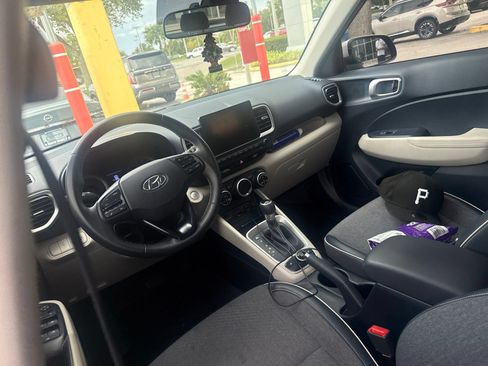 Used 2020 Hyundai Venue FWD image 27