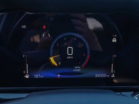 Used 2024 Chevrolet Trax RS w/ Sunroof Package image 16