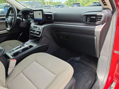Used 2024 Ford Explorer XLT RWD image 18