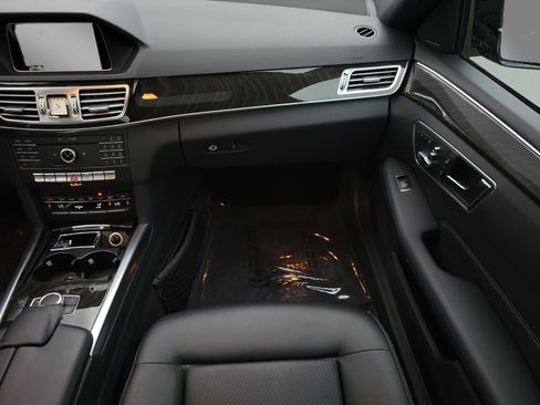 Used 2016 Mercedes-Benz E 250 Sedan image 15