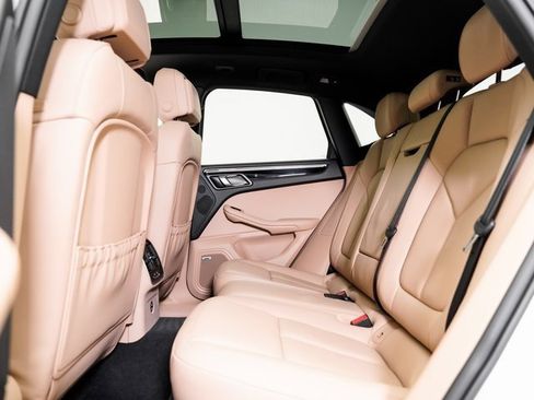 Used 2025 Porsche Macan image 27