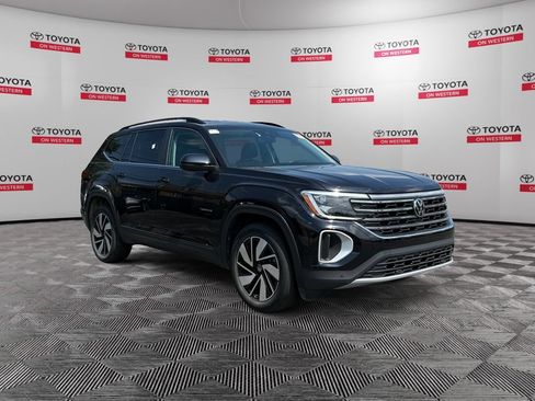 Used 2025 Volkswagen Atlas SE AWD/4WD image 3