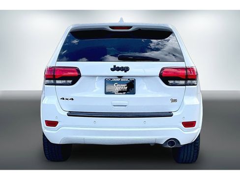 Used 2018 Jeep Grand Cherokee Altitude image 5