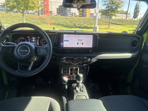 Certified 2025 Jeep Gladiator Rubicon w/ Convenience Group image 30