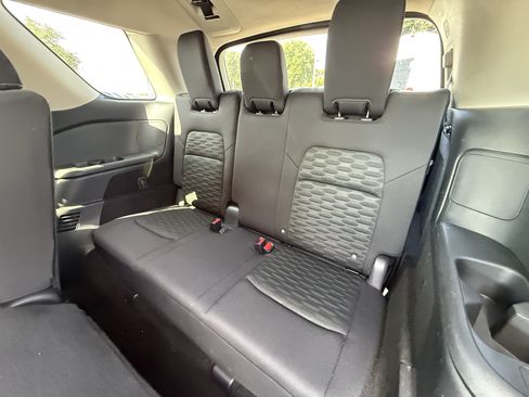 Used 2025 Nissan Pathfinder SV AWD/4WD image 28