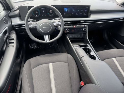 Used 2025 Hyundai Sonata SEL FWD image 2